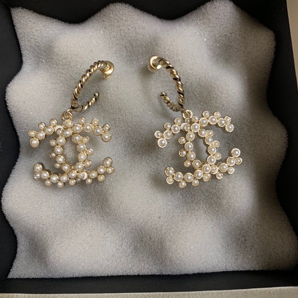 💯 authentic Chanel Earrings